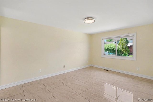 2585 Tiverton Drive, Sterling Heights, MI 48310