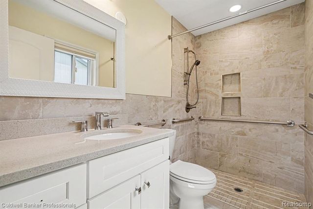 2585 Tiverton Drive, Sterling Heights, MI 48310