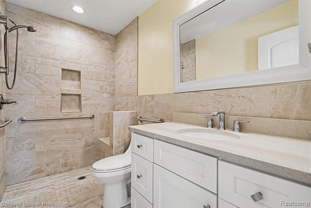 2585 Tiverton Drive, Sterling Heights, MI 48310