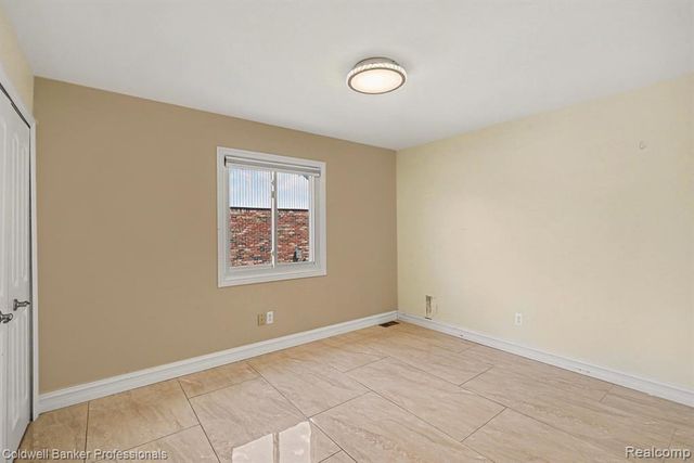 2585 Tiverton Drive, Sterling Heights, MI 48310