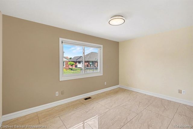 2585 Tiverton Drive, Sterling Heights, MI 48310