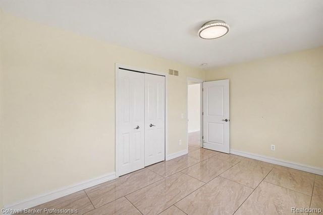 2585 Tiverton Drive, Sterling Heights, MI 48310