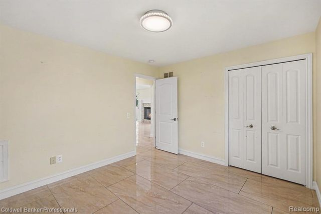 2585 Tiverton Drive, Sterling Heights, MI 48310