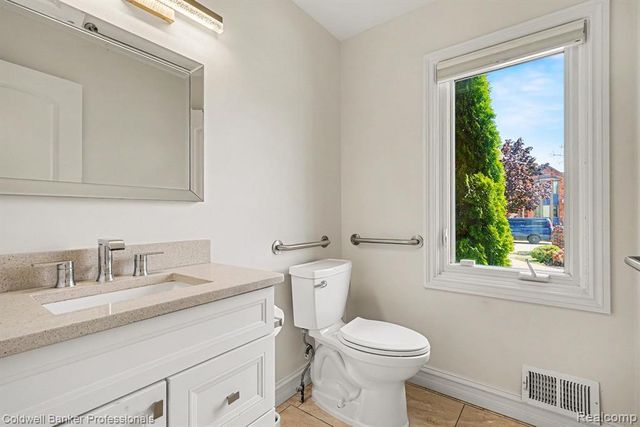 2585 Tiverton Drive, Sterling Heights, MI 48310