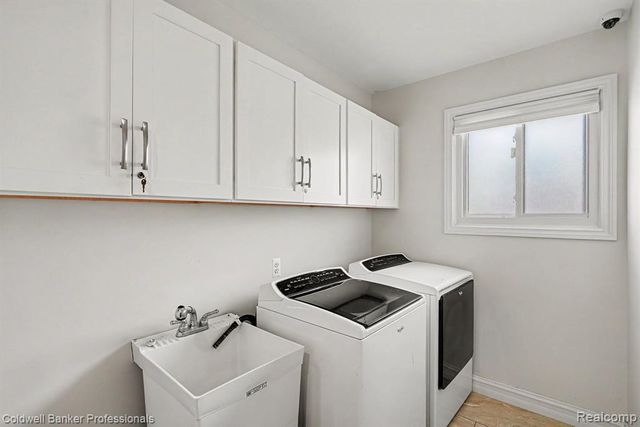 2585 Tiverton Drive, Sterling Heights, MI 48310