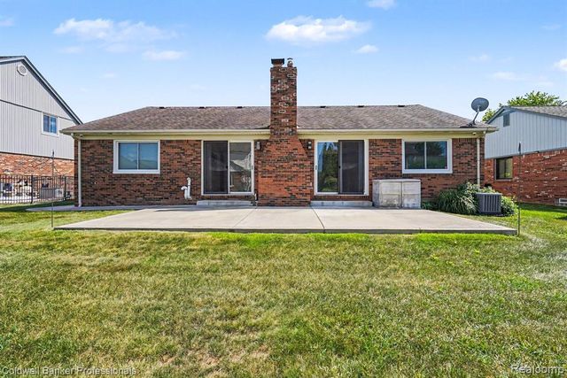 2585 Tiverton Drive, Sterling Heights, MI 48310