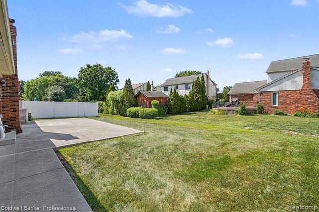 2585 Tiverton Drive, Sterling Heights, MI 48310