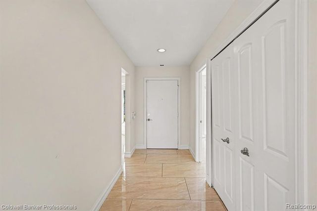2585 Tiverton Drive, Sterling Heights, MI 48310