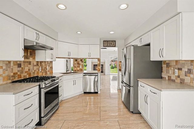 2585 Tiverton Drive, Sterling Heights, MI 48310