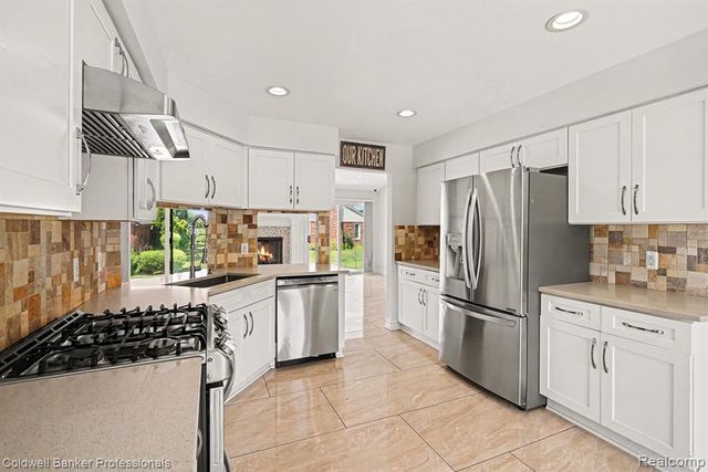 2585 Tiverton Drive, Sterling Heights, MI 48310