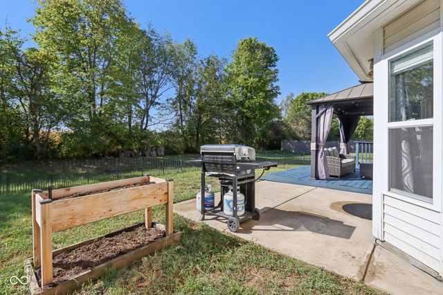 5827 W Deerview, Mccordsville, IN 46055