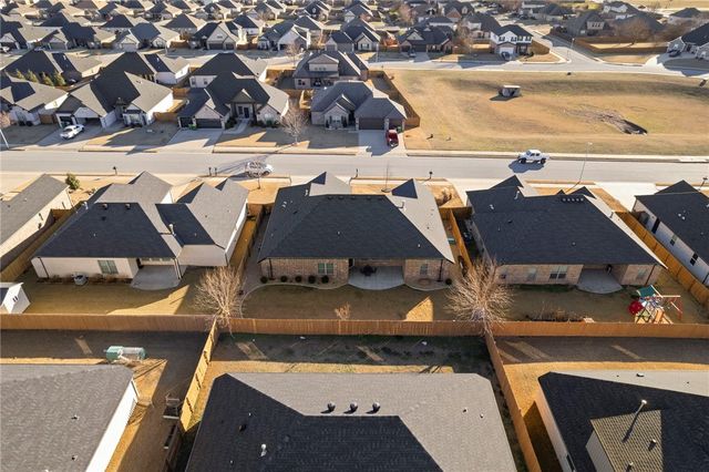 640 Chaparral Street, Centerton, AR 72719