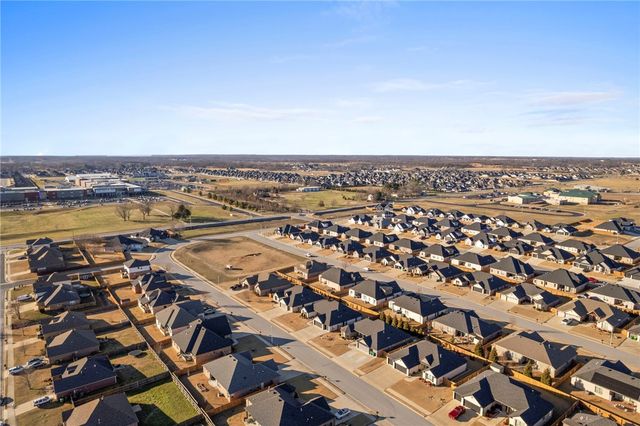 640 Chaparral Street, Centerton, AR 72719