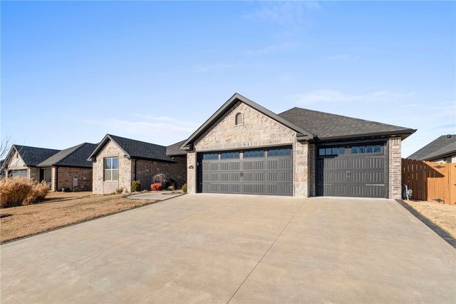 640 Chaparral Street, Centerton, AR 72719