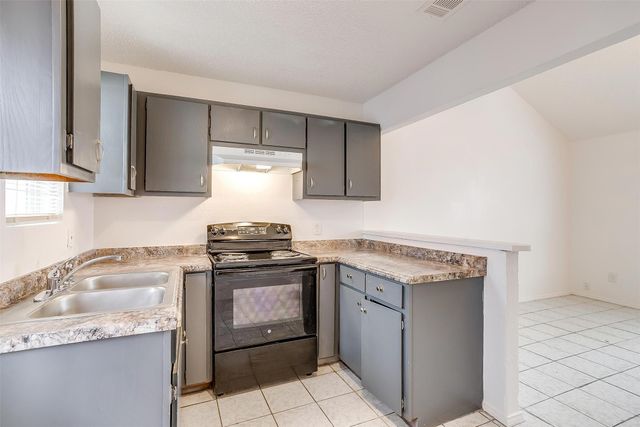 716 S Perkins Street, Fort Worth, TX 76103