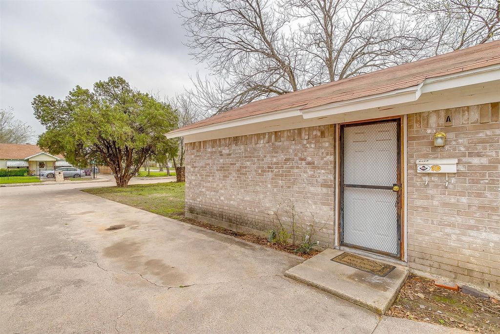 716 S Perkins Street, Fort Worth, TX 76103
