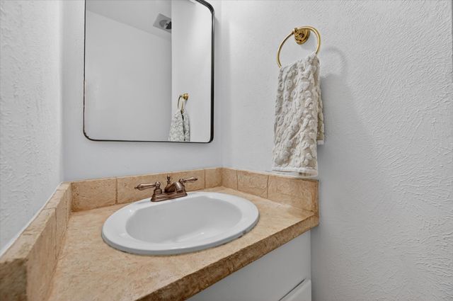 2105 Meadow Lane, Grand Prairie, TX 75050