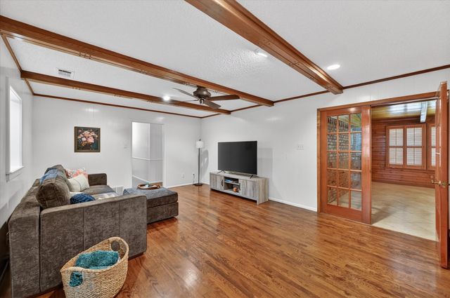 2105 Meadow Lane, Grand Prairie, TX 75050