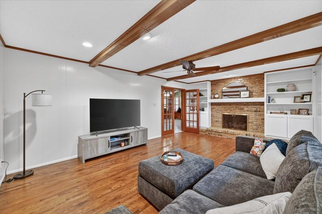 2105 Meadow Lane, Grand Prairie, TX 75050