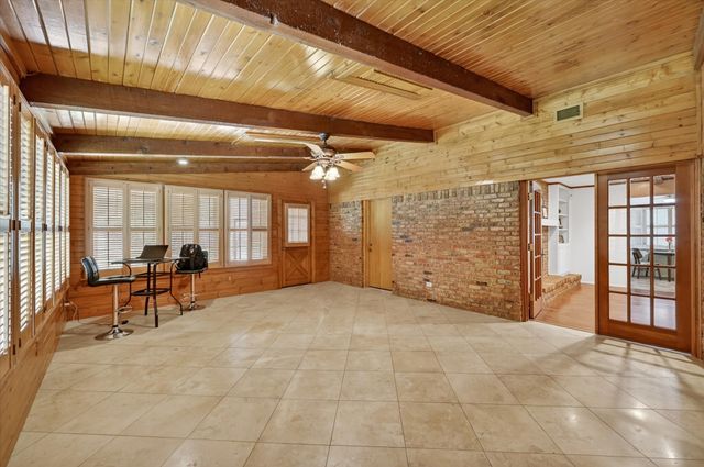 2105 Meadow Lane, Grand Prairie, TX 75050