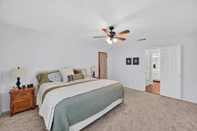 2105 Meadow Lane, Grand Prairie, TX 75050