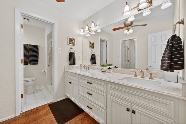 2105 Meadow Lane, Grand Prairie, TX 75050