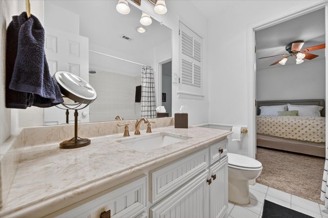 2105 Meadow Lane, Grand Prairie, TX 75050