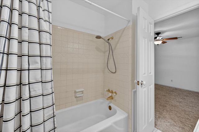 2105 Meadow Lane, Grand Prairie, TX 75050