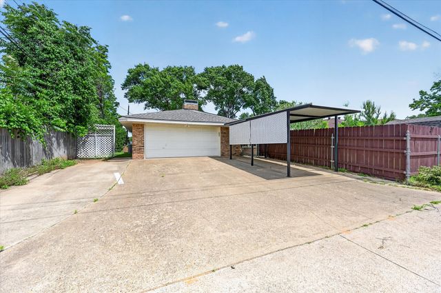 2105 Meadow Lane, Grand Prairie, TX 75050
