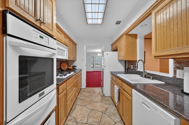 2105 Meadow Lane, Grand Prairie, TX 75050