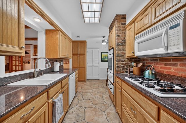 2105 Meadow Lane, Grand Prairie, TX 75050