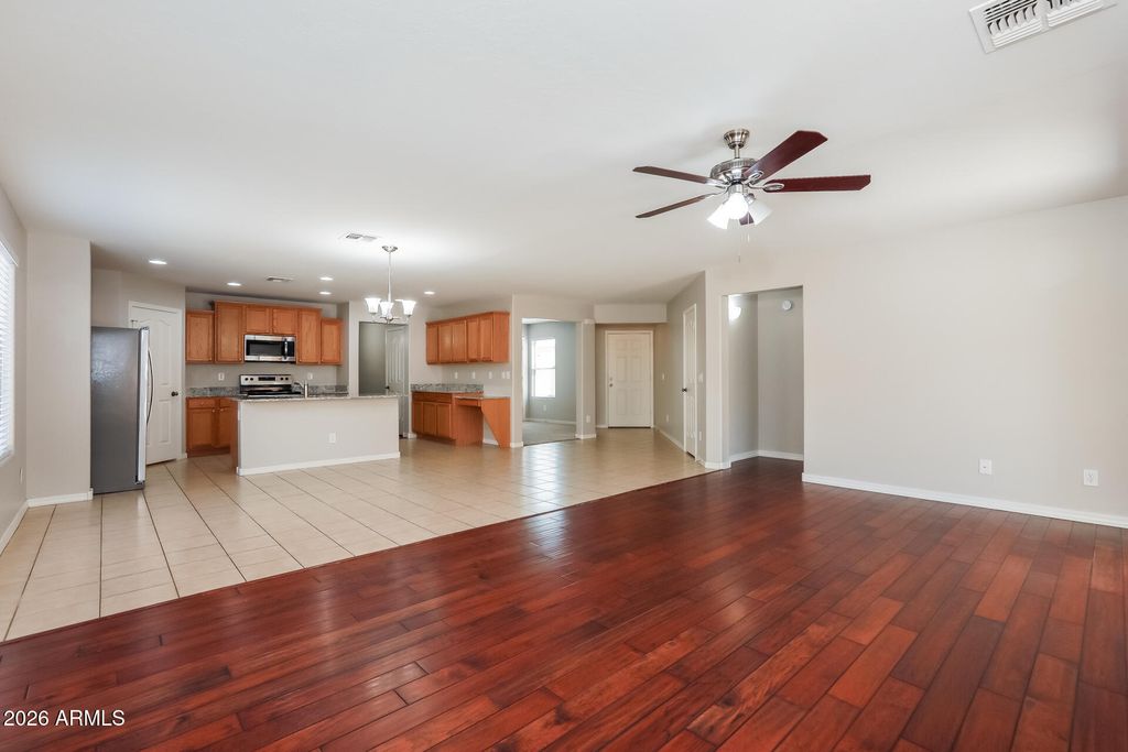 1069 W DESERT HILLS Drive, San Tan Valley, AZ 85143 — photo 4