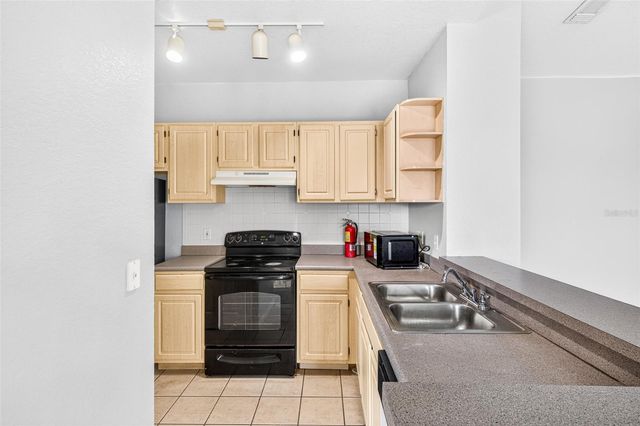 8812 DUNES COURT 305, Kissimmee, FL 34747