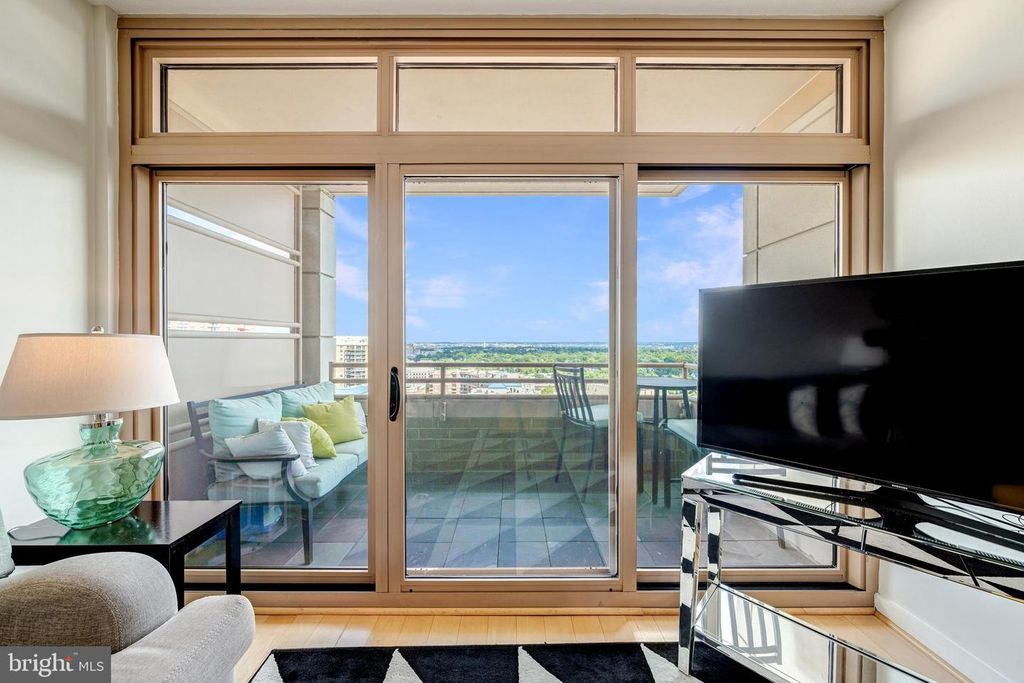 888 N QUINCY ST #2008, Arlington, VA 22203