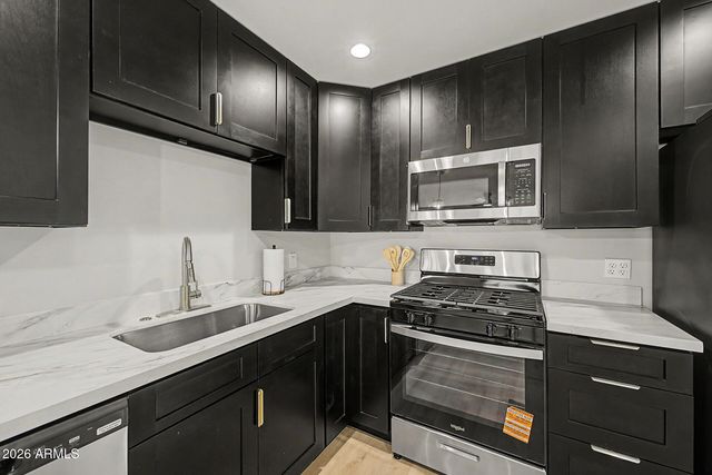 4050 W NANCY Lane, Phoenix, AZ 85041