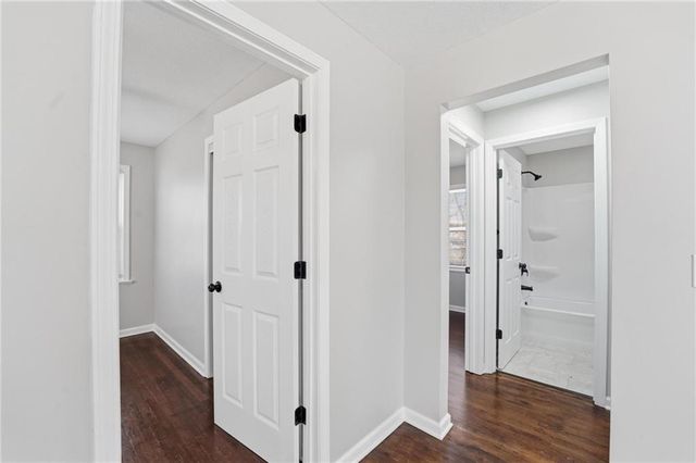 1807 W Main Street, Blue Springs, MO 64015