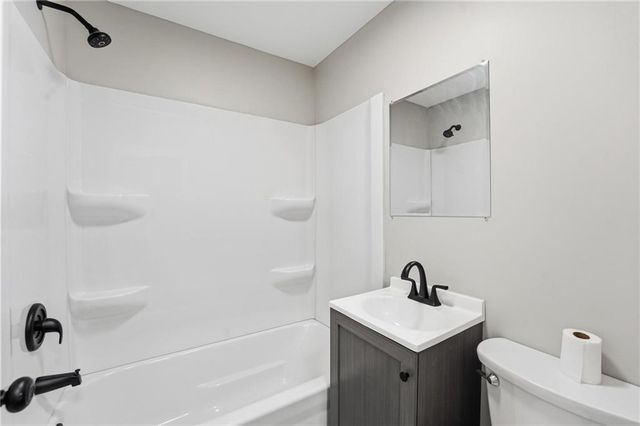 1807 W Main Street, Blue Springs, MO 64015