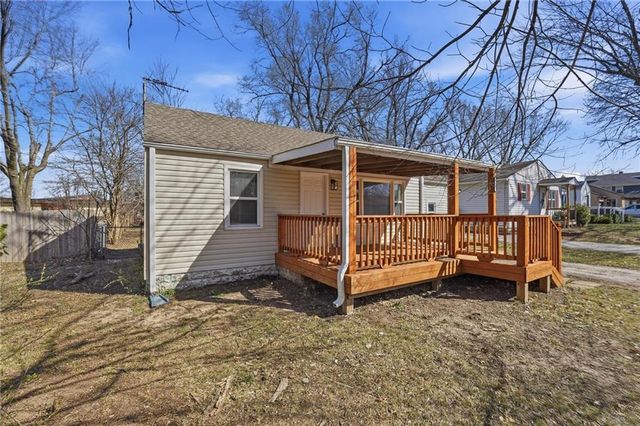 1807 W Main Street, Blue Springs, MO 64015