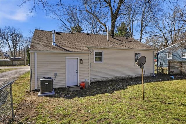 1807 W Main Street, Blue Springs, MO 64015