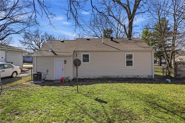 1807 W Main Street, Blue Springs, MO 64015