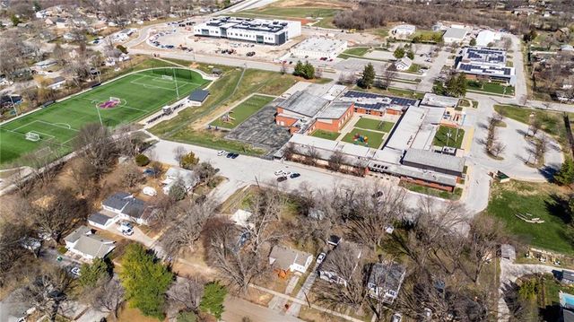 1807 W Main Street, Blue Springs, MO 64015