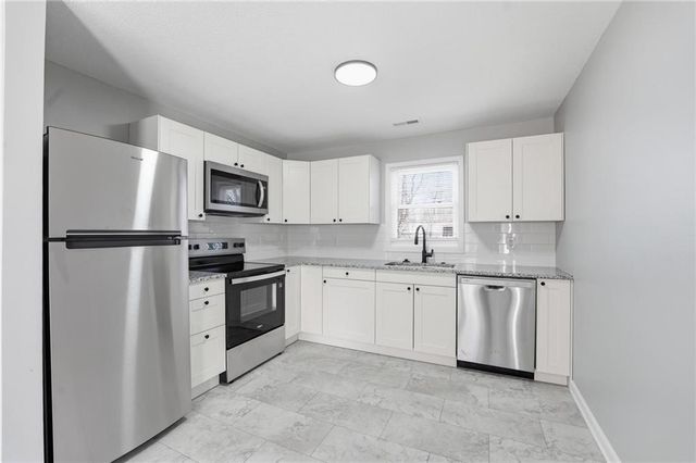 1807 W Main Street, Blue Springs, MO 64015