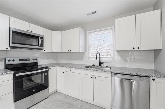 1807 W Main Street, Blue Springs, MO 64015