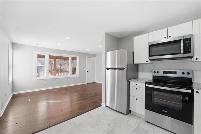 1807 W Main Street, Blue Springs, MO 64015