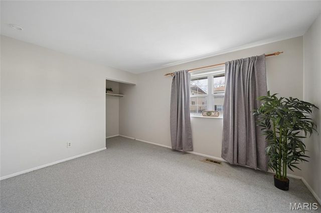 140 Burtonwood Drive, Ballwin, MO 63011