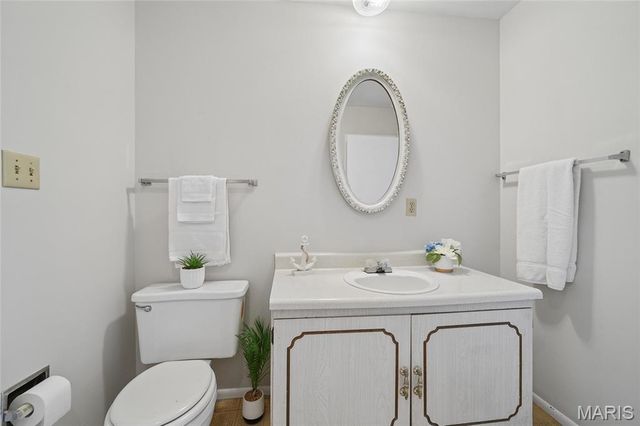 140 Burtonwood Drive, Ballwin, MO 63011