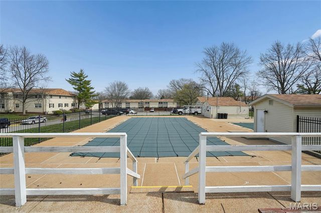 140 Burtonwood Drive, Ballwin, MO 63011