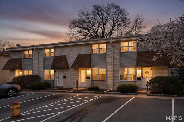 140 Burtonwood Drive, Ballwin, MO 63011