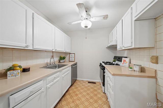 140 Burtonwood Drive, Ballwin, MO 63011