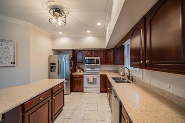 6429 Stinespring Drive, Paducah, KY 42001